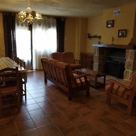 Villa Viv. De Uso Turistico Fuente El Tejo - Casa Ana Burgohondo Esterno foto